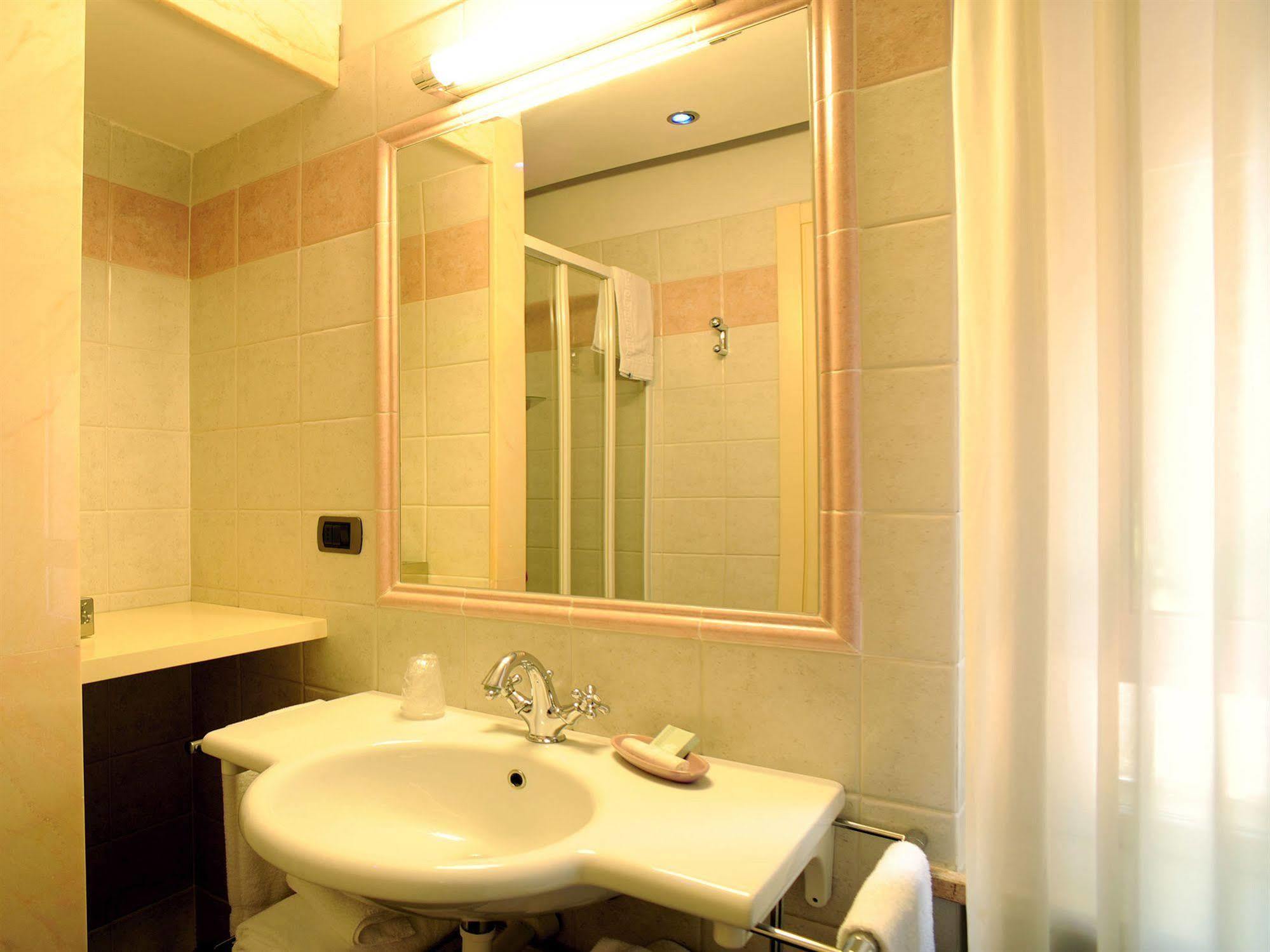 Hotel Domo เปรูจา ห้อง รูปภาพ