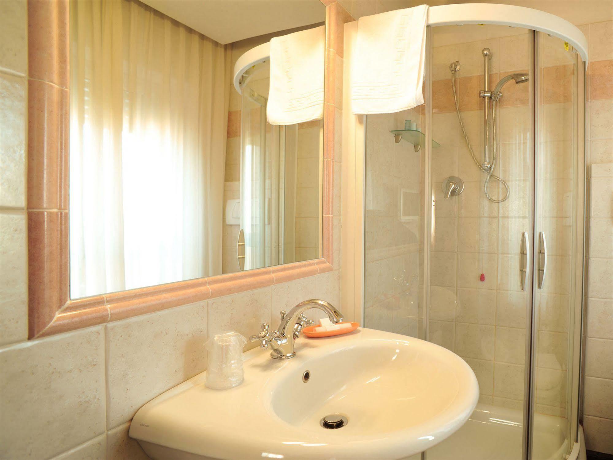Hotel Domo เปรูจา ภายนอก รูปภาพ